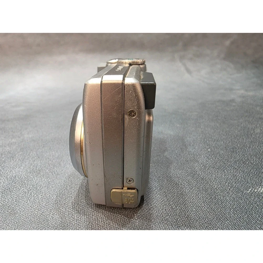 Nikon Coolpix 5200 Digital Camera Silver 5.1MP 3x Optical Zoom Vintage Digicam